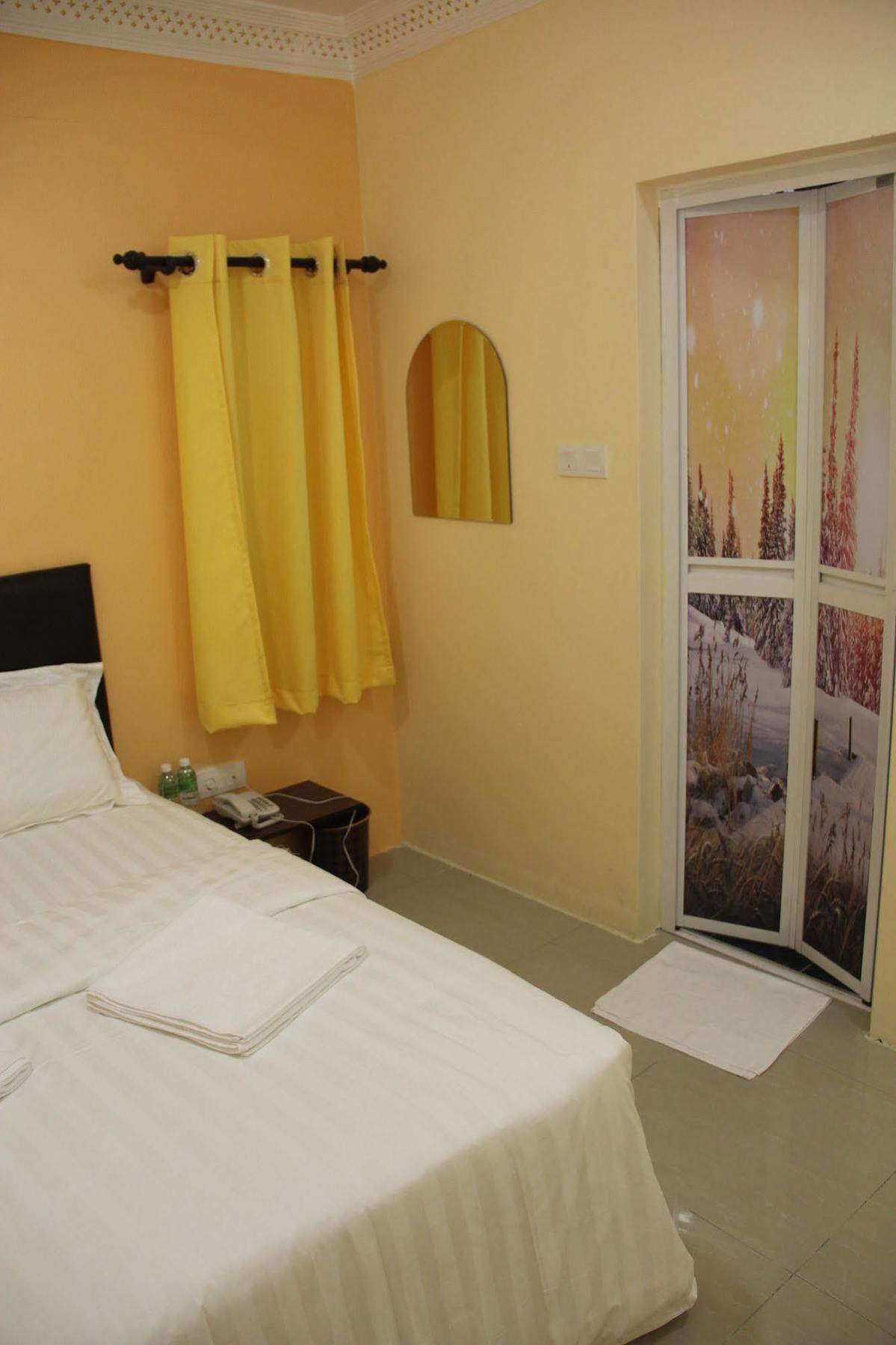 Oyo 89665 Royale City Hotel Sepang Exteriér fotografie